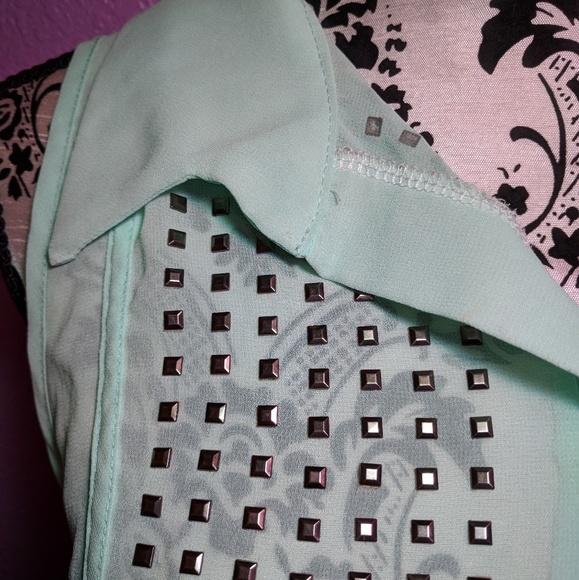 Minime sleeveless seafoam button up w/studs - Picture 3 of 6
